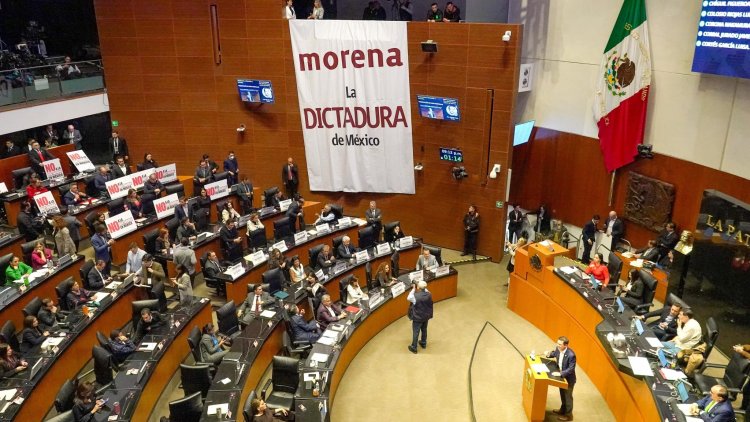 Morena aprueba reforma que impide impugnar cambios a la Constitución