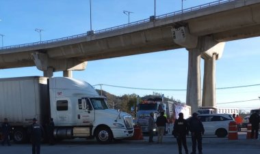 Trabajadores del Tren Maya bloquean la México-Cuernavaca; exigen pago de salarios pendientes