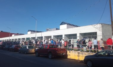 Colapso en servicio de ISSSTE de Xalapa, Veracruz; hasta cinco horas para hacer una cita