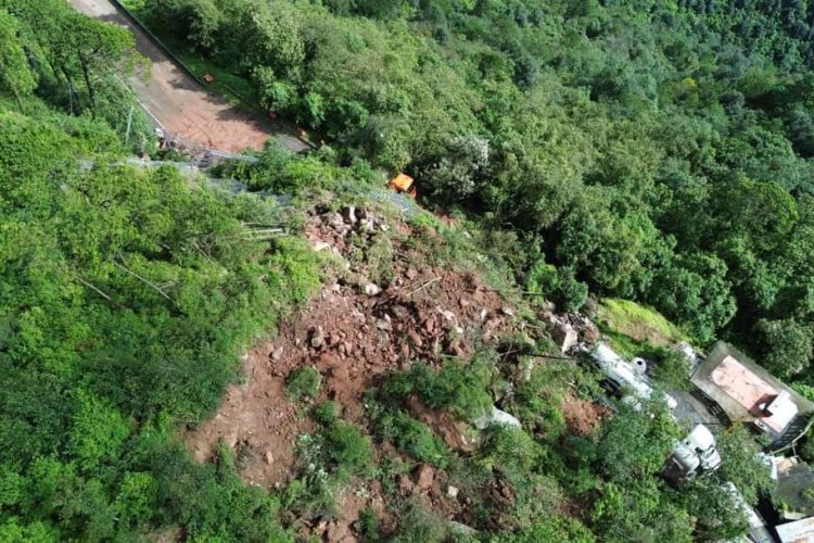 Declaran emergencia técnica por derrumbe en autopista Acatzingo-Ciudad Mendoza