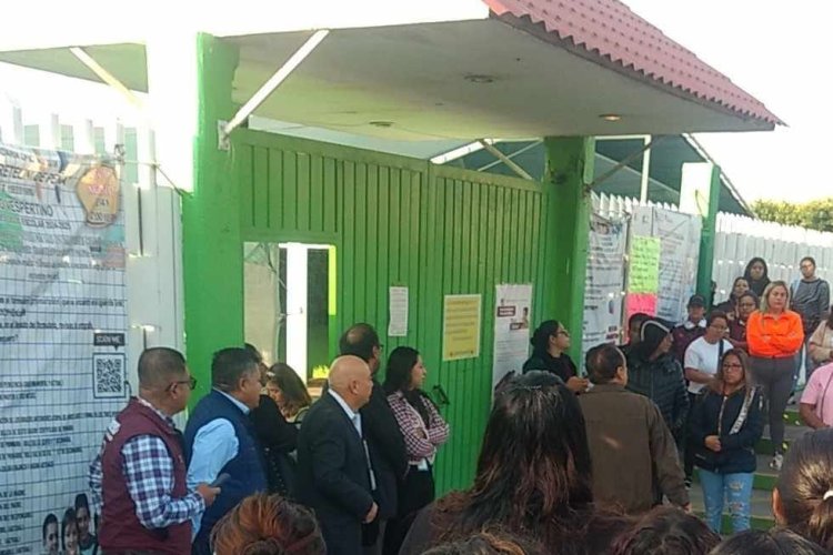 En Ixtapaluca padres de familia buscan destitución de directora por malos manejos en escuela