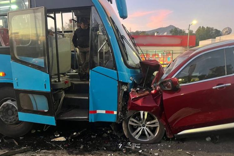 Conductora muere tras chocar contra unidad del Mexibús en Coacalco