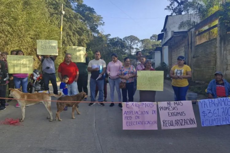 Cierran acceso a relleno sanitario como protesta por incumplimiento de CFE en Xalapa, Veracruz