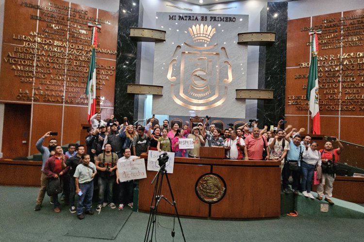 Protestan reporteros de Guerrero contra amenazas de diputada local