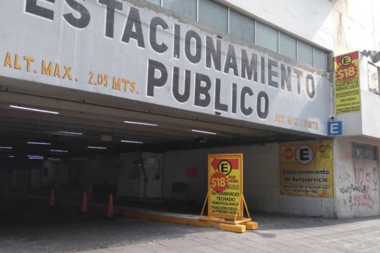 Presentan propuesta para limitar tarifas en estacionamientos públicos de la CDMX