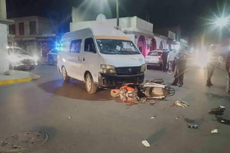 Camioneta de transporte público embiste a motociclista en calles de Ixtapaluca