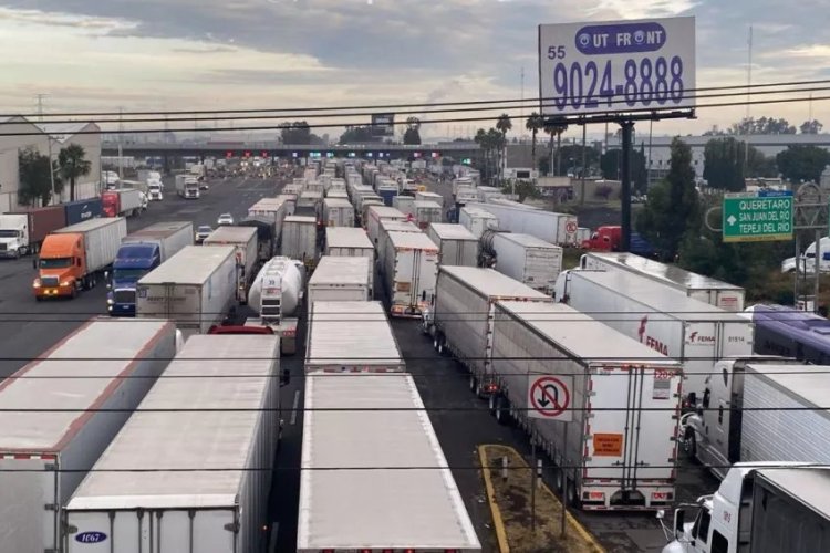 Más de 18 horas detenida autopista México-Querétaro por accidente; hay 10 km de fila de vehículos