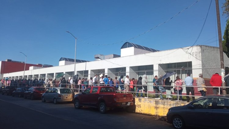 Colapso en servicio de ISSSTE de Xalapa, Veracruz; hasta cinco horas para hacer una cita