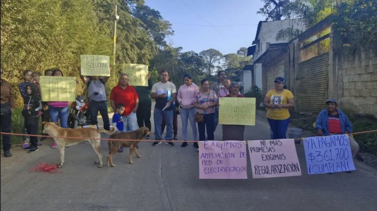 Cierran acceso a relleno sanitario como protesta por incumplimiento de CFE en Xalapa, Veracruz