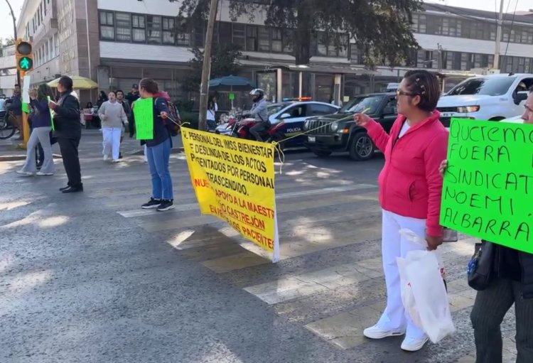 Personal médico del Hospital "Mónica Pretelini Sáenz" realizó un bloqueo; exigen destitución de su representante sindical