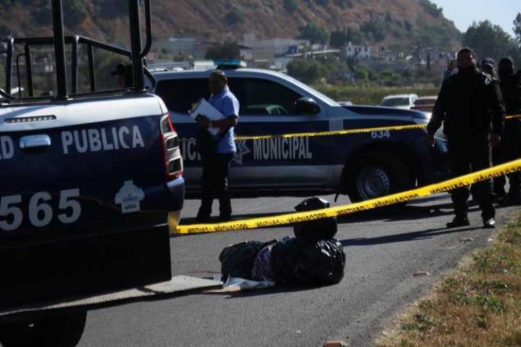 Encuentran mujer sin vida sobre la carretera Chalco-Tláhuac; presentaba huellas de tortura