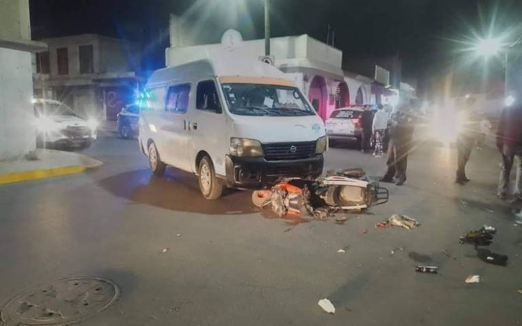 Camioneta de transporte público embiste a motociclista en calles de Ixtapaluca