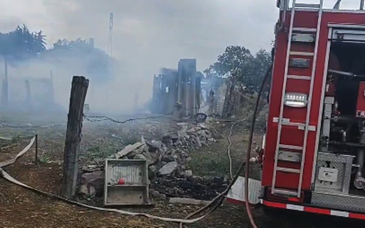 Incendio consume casas de cartón y madera en predio irregular en Tultitlán