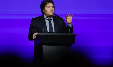 Reúne Javier Milei a exponentes en foro ultraconservador en Argentina