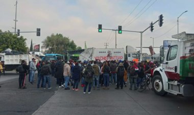 Trabajadores del ayuntamiento de Ecatepec bloquean vialidades por incumplimiento de pagos y prestaciones