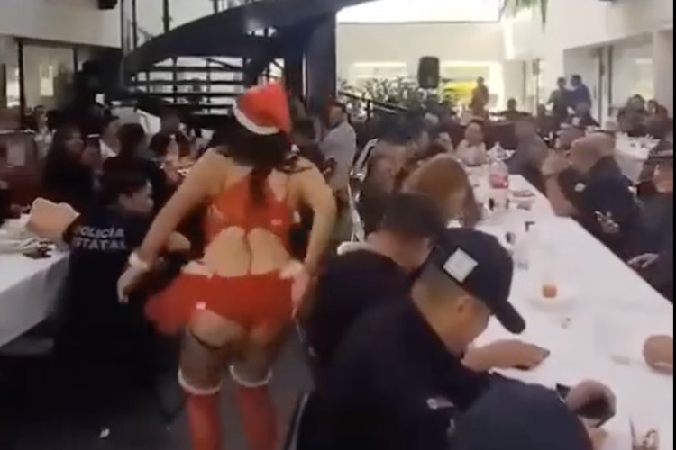 Policías de Córdoba celebran con stripper su posada navideña