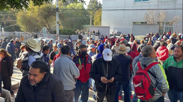 Trabajadores de Ecatepec protestan por falta de salario y aguinaldo