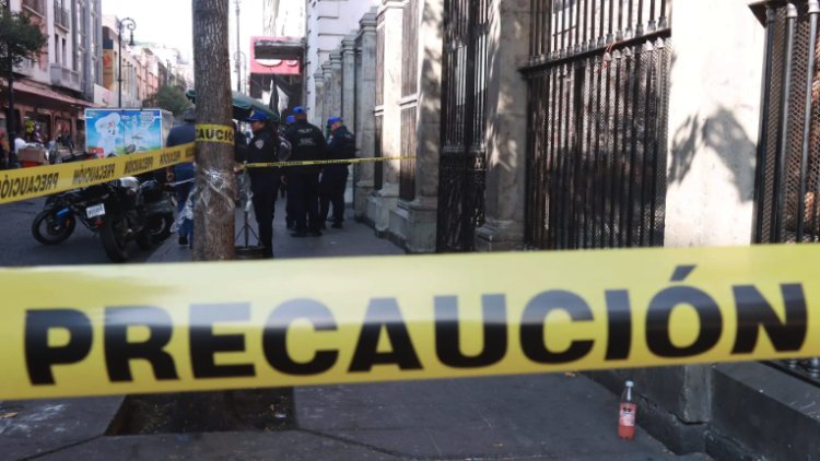 Muere hombre a las afueras de iglesia del Centro Histórico de la CDMX