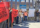 Protestan por asesinato de maestro en el Palacio de Gobierno de Guerrero