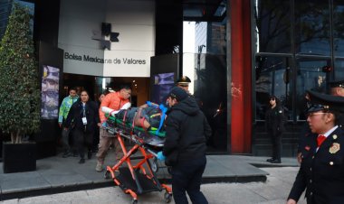 Trabajador cae mientras limpiaba cúpula del edificio de la Bolsa de Valores