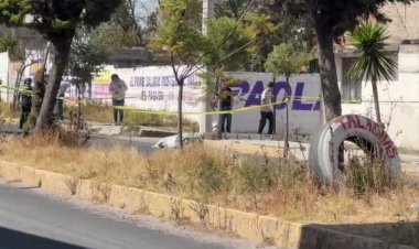 Abuelito pierde la vida al caer de escalera en su domicilio en Toluca; estaba quitando los adornos navideños