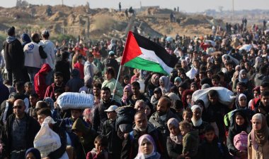 Al menos 300 mil palestinos regresan al norte de la Franja de Gaza