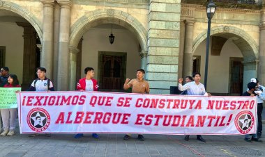 Estudiantes de la FNERRR se manifiestan en Oaxaca ante incumplimiento del gobierno estatal