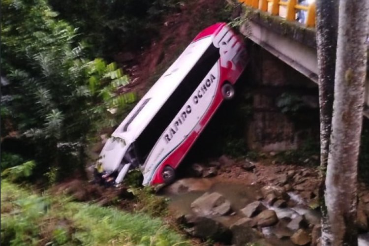 Accidente de autobús en Colombia deja al menos cinco muertos y varias decenas de heridos