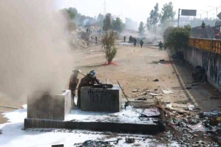 Incendio consume bodega de colchones en Ecatepec, Edomex