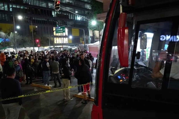 Muere hombre de la tercera edad mientras viajaba a bordo del Metrobús de la CDMX