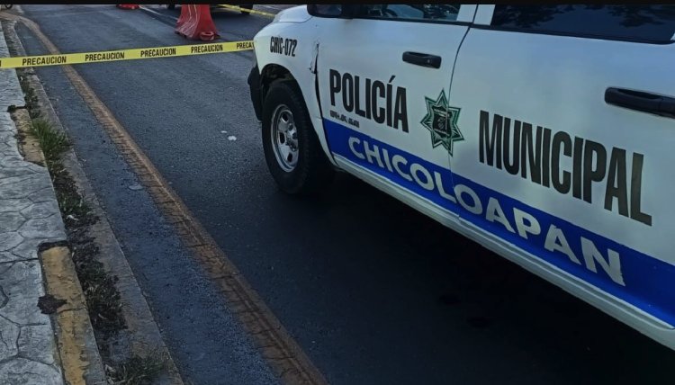 Matan a balazos a dos policías municipales a bordo de su patrulla en Chicoloapan