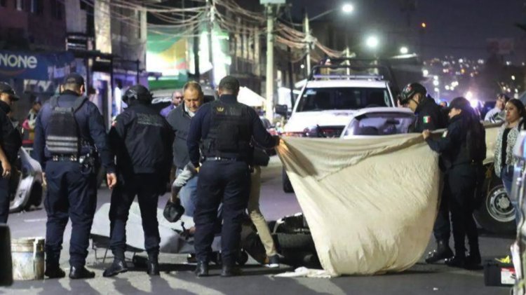 Motociclista muere aplastado por pipa de agua en avenida Texcoco de Nezahualcóyotl