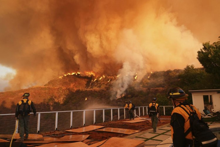 Incendios en los Ángeles, California cumplen una semana y fuego continúa expandiéndose