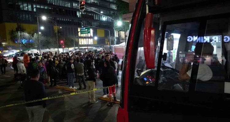 Muere hombre de la tercera edad mientras viajaba a bordo del Metrobús de la CDMX