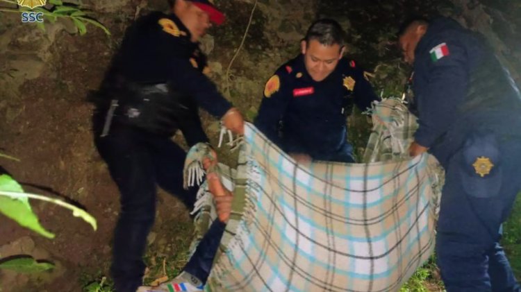 Rescatan a hombre que cayó a un barranco en la alcaldía Álvaro Obregón