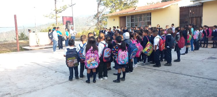 Tras denuncias en medios de comunicación, reanudan clases en primaria de Chautipan