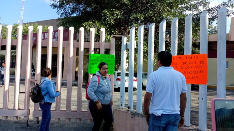 Paran labores y protestan trabajadores del Semefo Chilpancingo