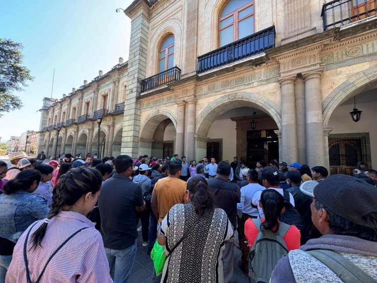 Condenan organizaciones agresión y desalojo de estudiantes en Oaxaca