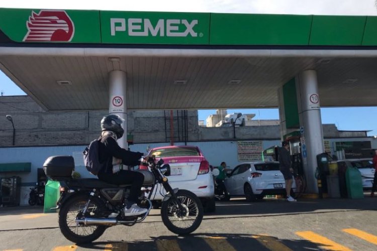 Gobierno federal y empresas pactan precio máximo para gasolina