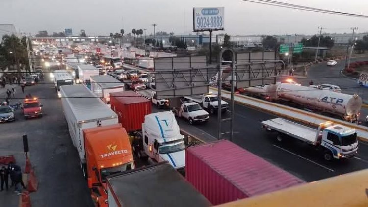 Transportistas inician bloqueos en varias entradas de la CDMX; trabajadores de la salud también harán cierres