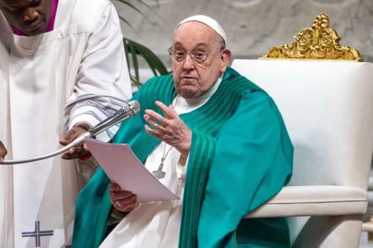 El papa Francisco continúa en atención médica por neumonía