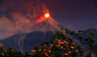 Comienzan evacuaciones masivas en Guatemala por erupción del Volcán de Fuego