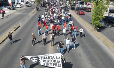 10 mil estudiantes marcharon en Ixtapaluca  para exigir a Felipe Arvizu atendiera sus demandas