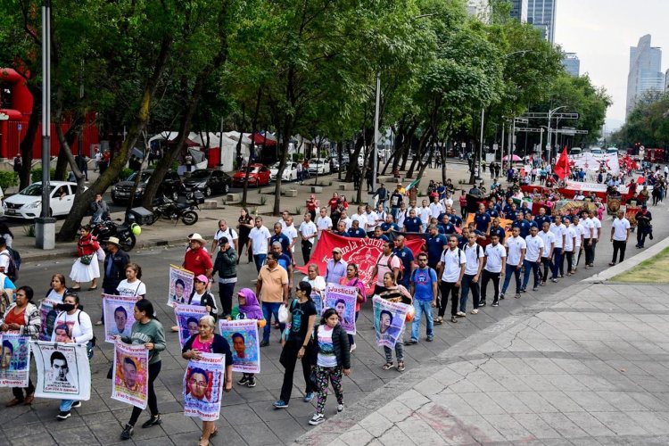 Crean nuevo equipo de investigación para caso Ayotzinapa