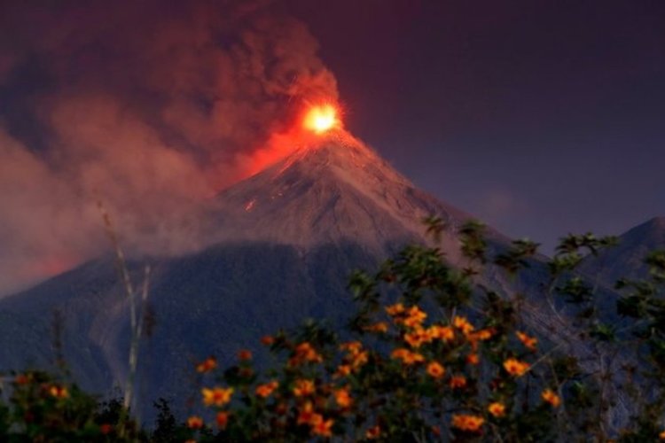 Comienzan evacuaciones masivas en Guatemala por erupción del Volcán de Fuego