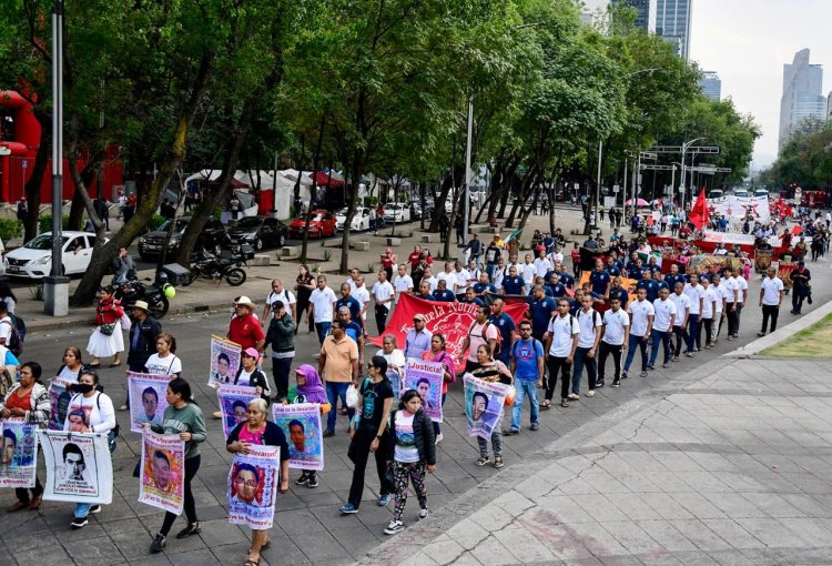 Crean nuevo equipo de investigación para caso Ayotzinapa