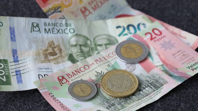 Tras imposición de aranceles peso mexicano cae 0.97 por ciento frente al dólar