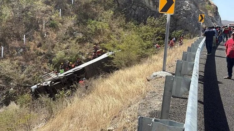 Fallecen 11 personas por volcadura en Oaxaca; regresaban de mitin de Morena en CDMX