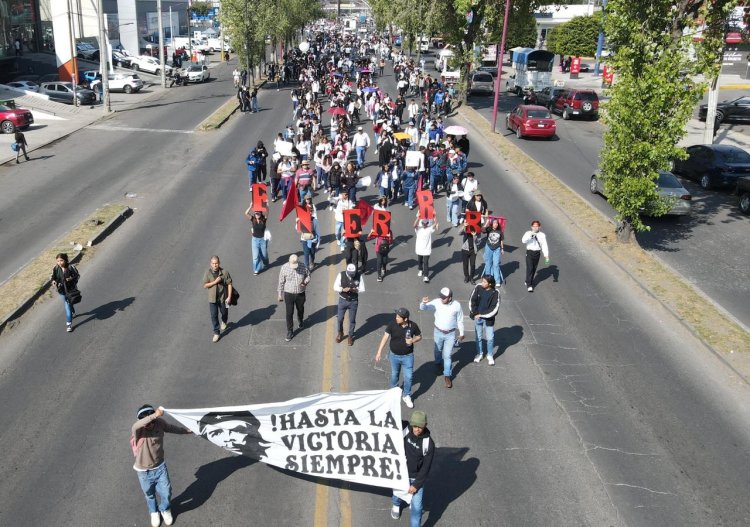 10 mil estudiantes marcharon en Ixtapaluca  para exigir a Felipe Arvizu atendiera sus demandas