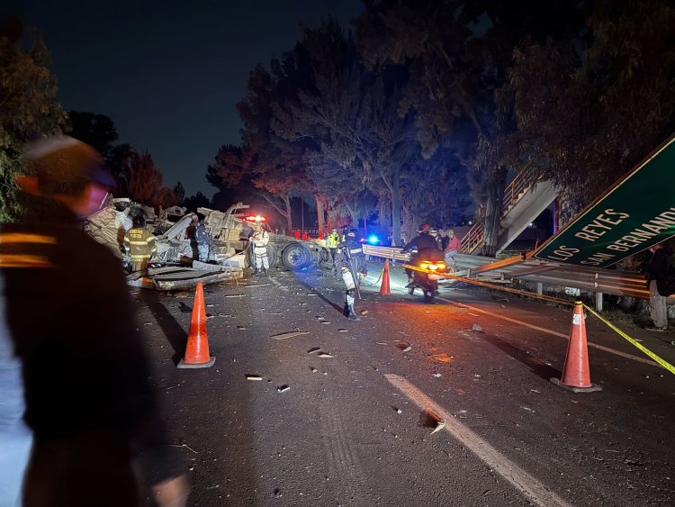 Conductor de tráiler muere tras chocar su unidad en la Peñón-Lechería